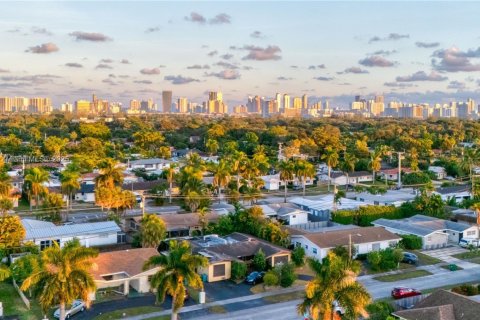 Villa ou maison à vendre à Miami, Floride: 4 chambres, 173.26 m2 № 1975165 - photo 9