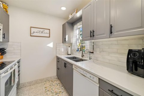 Casa en venta en Sarasota, Florida, 2 dormitorios, 89.74 m2 № 2110885 - foto 10