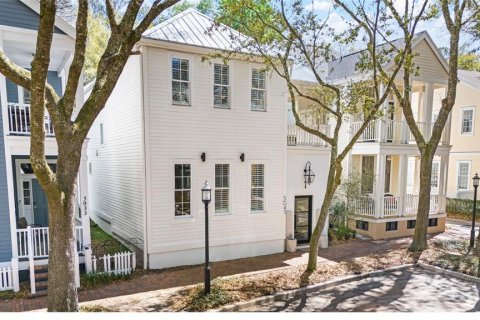 House in Gainesville, Florida 3 bedrooms, 247.21 sq.m. № 2233477