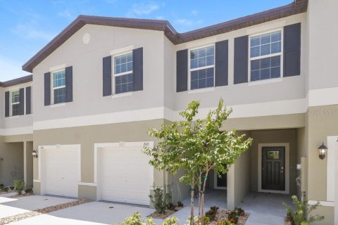 Townhouse in Lutz, Florida 3 bedrooms, 151.8 sq.m. № 2203222 - photo 4