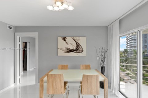 Condominio en venta en Hallandale Beach, Florida, 2 dormitorios, 106.84 m2 № 1438658 - foto 7