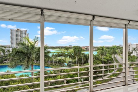 Condominio en venta en Hallandale Beach, Florida, 2 dormitorios, 106.84 m2 № 1438658 - foto 20