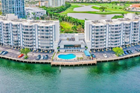 Condominio en venta en Hallandale Beach, Florida, 2 dormitorios, 106.84 m2 № 1438658 - foto 28