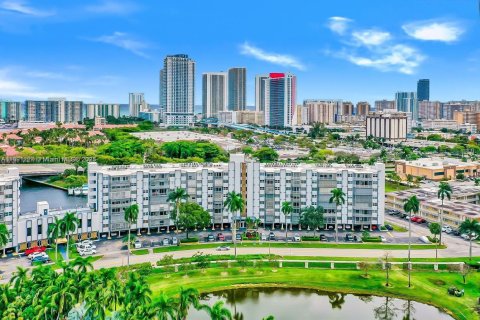 Condominio en venta en Hallandale Beach, Florida, 2 dormitorios, 106.84 m2 № 1438658 - foto 29