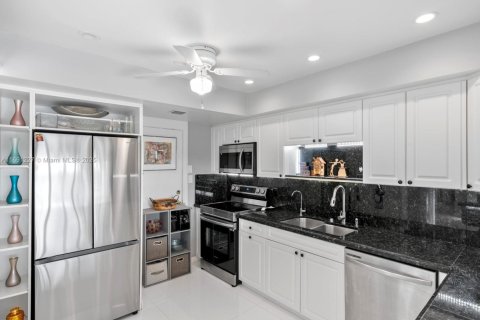 Condominio en venta en Hallandale Beach, Florida, 2 dormitorios, 106.84 m2 № 1438658 - foto 10