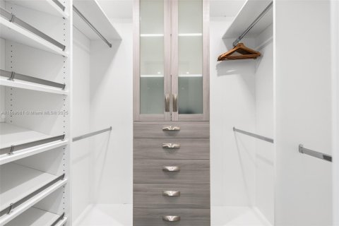 Villa ou maison à louer à Miami, Floride: 4 chambres, 437.57 m2 № 1979379 - photo 27