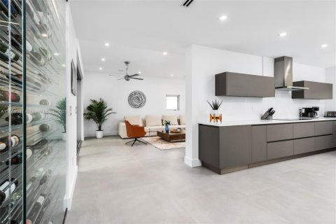 Villa ou maison à louer à Miami, Floride: 4 chambres, 437.57 m2 № 1979379 - photo 12