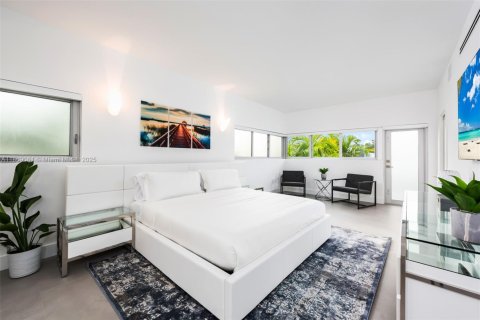 Villa ou maison à louer à Miami, Floride: 4 chambres, 437.57 m2 № 1979379 - photo 21