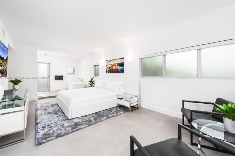 Villa ou maison à louer à Miami, Floride: 4 chambres, 437.57 m2 № 1979379 - photo 24