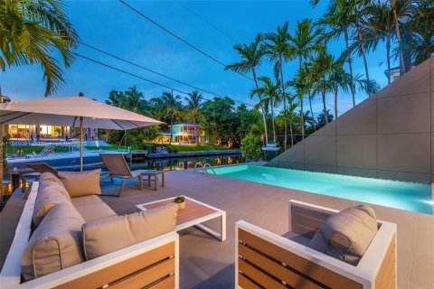 Villa ou maison à louer à Miami, Floride: 4 chambres, 437.57 m2 № 1979379 - photo 5