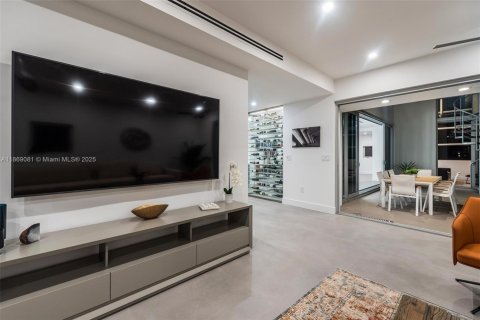 Villa ou maison à louer à Miami, Floride: 4 chambres, 437.57 m2 № 1979379 - photo 10