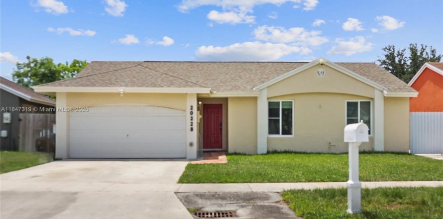 Villa ou maison à Miami, Floride 4 chambres, 126.16 m2 № 1848844
