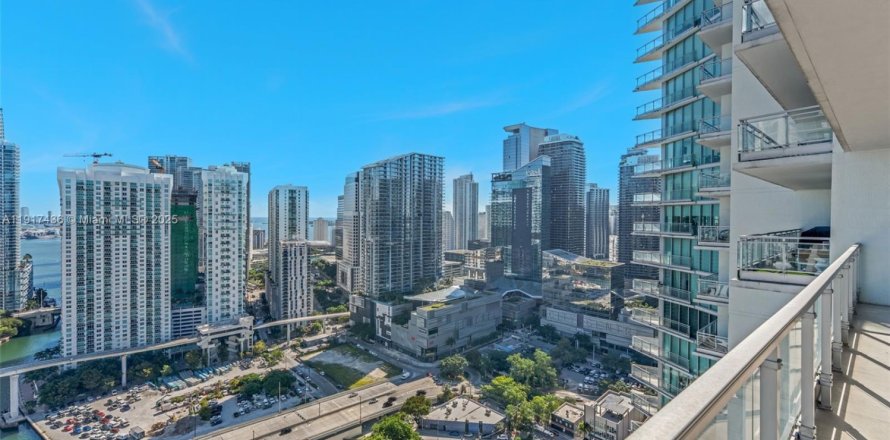 Кондоминиум с 2 спальнями в Майами, Флорида № 1972179