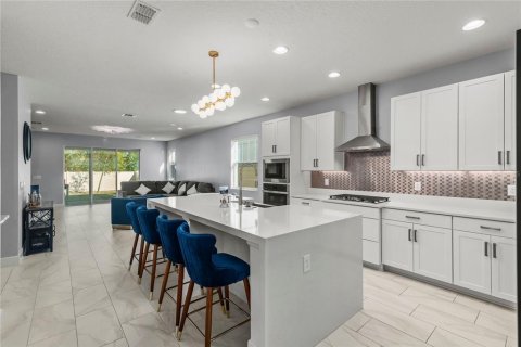 Купить виллу или дом в Уинтер-Гарден, Флорида 11 комнат, 285.58м2, № 1572388 - фото 12