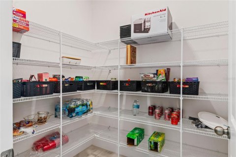 Купить виллу или дом в Уинтер-Гарден, Флорида 11 комнат, 285.58м2, № 1572388 - фото 25
