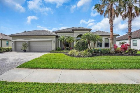 House in Bradenton, Florida 3 bedrooms, 246.28 sq.m. № 1718742 - photo 1