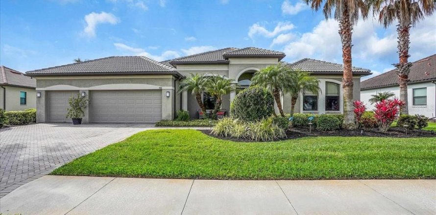 House in Bradenton, Florida 3 bedrooms, 246.28 sq.m. № 1718742