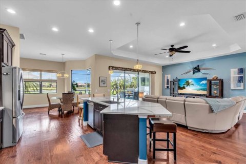 House in Bradenton, Florida 3 bedrooms, 246.28 sq.m. № 1718742 - photo 14