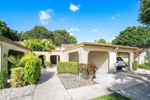 Townhouse in Boynton Beach, Florida 2 bedrooms, 122.63 sq.m. № 2188068
