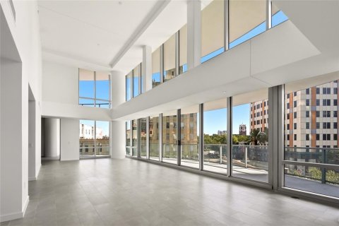 Condo in Saint Petersburg, Florida, 4 bedrooms  № 2238022 - photo 6