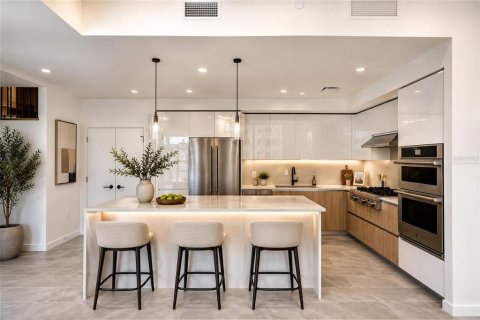 Condo in Saint Petersburg, Florida, 4 bedrooms  № 2238022 - photo 4