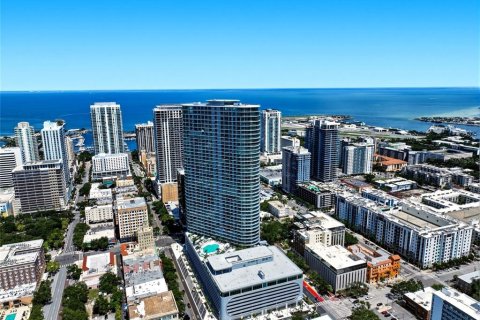 Condo in Saint Petersburg, Florida, 4 bedrooms № 2238022