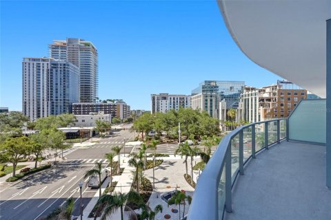 Condo in Saint Petersburg, Florida, 4 bedrooms  № 2238022 - photo 25