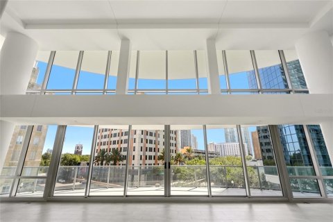 Condo in Saint Petersburg, Florida, 4 bedrooms  № 2238022 - photo 2