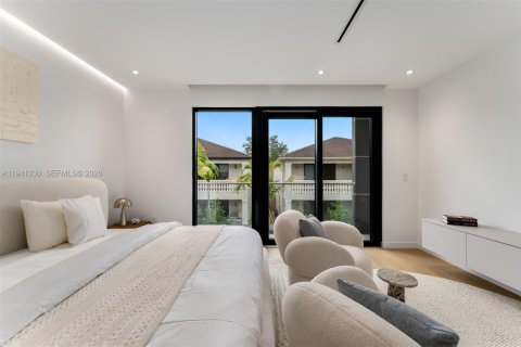 Adosado en venta en Miami, Florida, 3 dormitorios № 1998681 - foto 12