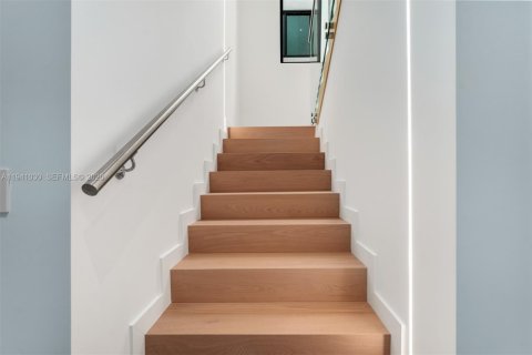 Adosado en venta en Miami, Florida, 3 dormitorios № 1998681 - foto 10