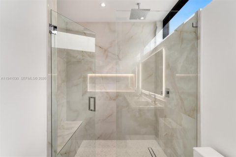 Adosado en venta en Miami, Florida, 3 dormitorios № 1998681 - foto 16