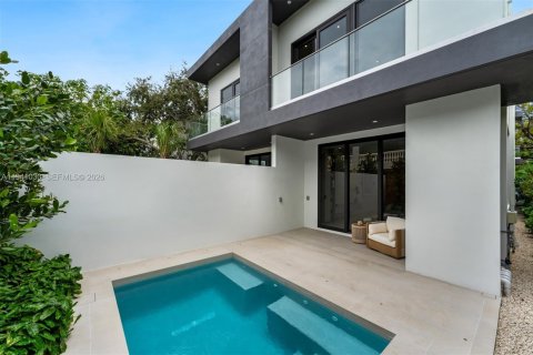 Adosado en venta en Miami, Florida, 3 dormitorios № 1998681 - foto 27