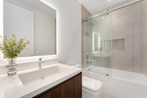 Adosado en venta en Miami, Florida, 3 dormitorios № 1998681 - foto 19