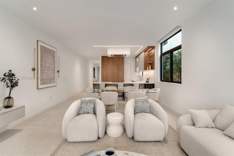 Adosado en venta en Miami, Florida, 3 dormitorios № 1998681 - foto 3