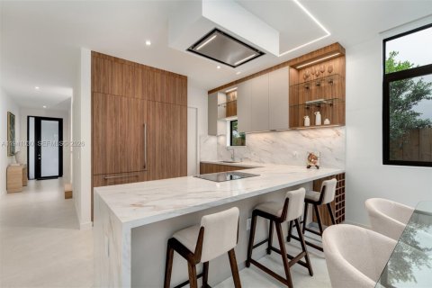 Adosado en venta en Miami, Florida, 3 dormitorios № 1998681 - foto 5