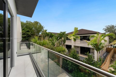 Adosado en venta en Miami, Florida, 3 dormitorios № 1998681 - foto 17