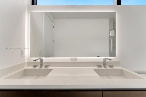 Adosado en venta en Miami, Florida, 3 dormitorios № 1998681 - foto 15