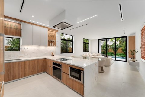 Adosado en venta en Miami, Florida, 3 dormitorios № 1998681 - foto 4