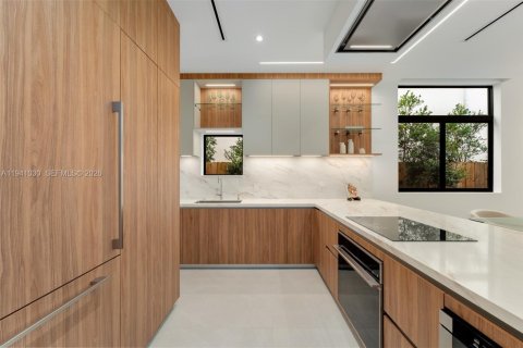 Adosado en venta en Miami, Florida, 3 dormitorios № 1998681 - foto 6
