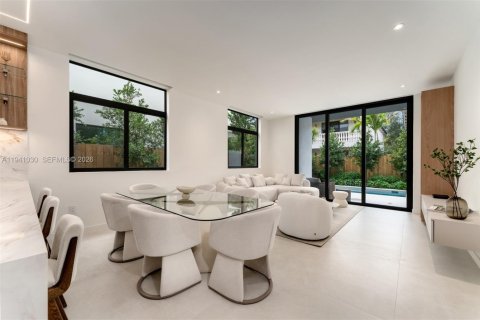 Adosado en venta en Miami, Florida, 3 dormitorios № 1998681 - foto 7