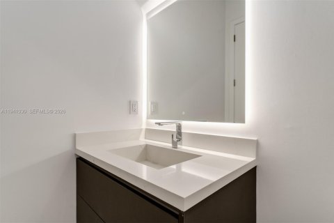 Adosado en venta en Miami, Florida, 3 dormitorios № 1998681 - foto 9