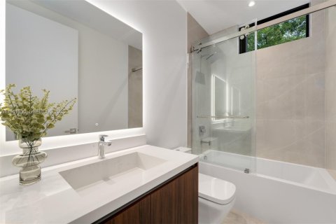 Adosado en venta en Miami, Florida, 3 dormitorios № 1998681 - foto 21