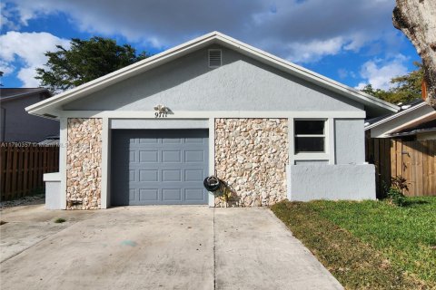 House in Cooper City, Florida 3 bedrooms, 137.87 sq.m. № 1726203 - photo 2