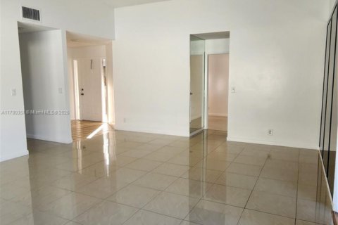 House in Cooper City, Florida 3 bedrooms, 137.87 sq.m. № 1726203 - photo 9