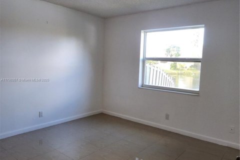 House in Cooper City, Florida 3 bedrooms, 137.87 sq.m. № 1726203 - photo 16