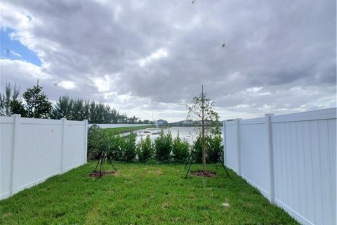 Снять в аренду квартиру в Хайалиа, Флорида 3 комнаты, 131.18м2, № 2253792 - фото 9
