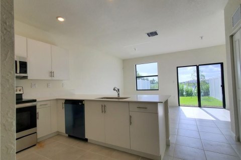 Снять в аренду квартиру в Хайалиа, Флорида 3 комнаты, 131.18м2, № 2253792 - фото 6