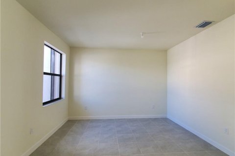 Снять в аренду квартиру в Хайалиа, Флорида 3 комнаты, 131.18м2, № 2253792 - фото 3
