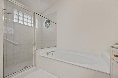 House in Lake Worth, Florida 3 bedrooms, 203.64 sq.m. № 2175504 - photo 21