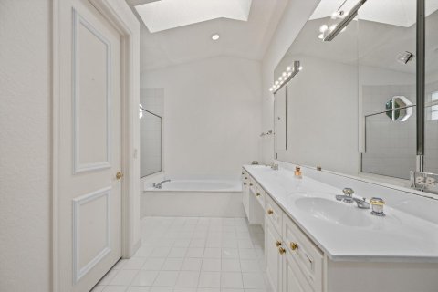 House in Lake Worth, Florida 3 bedrooms, 203.64 sq.m. № 2175504 - photo 20